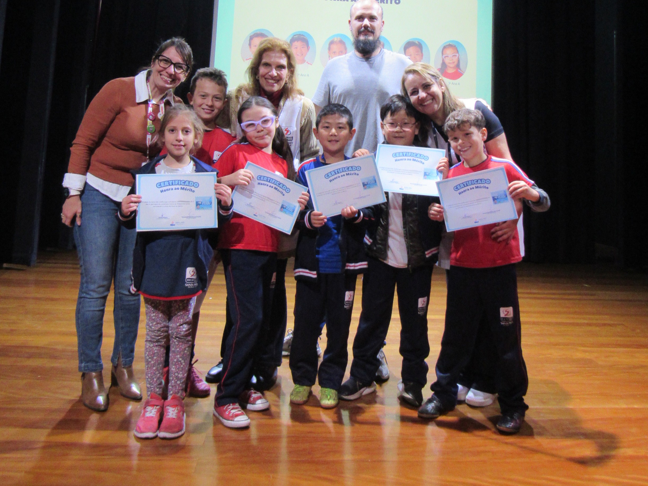 Estudantes são premiados pelo bom desempenho em Olimpíadas Acadêmicas